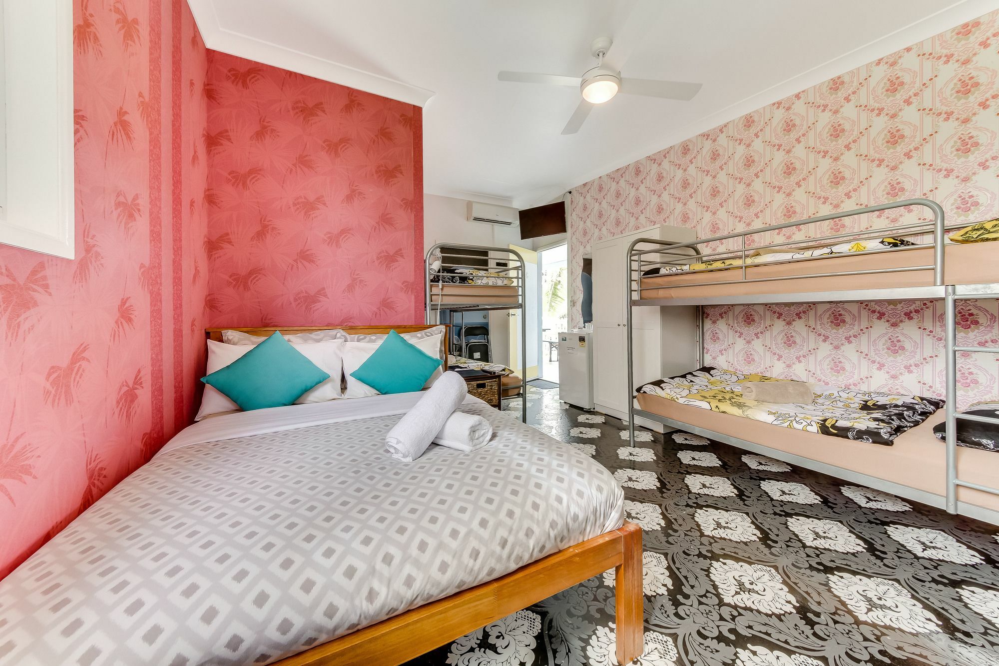 Coral Inn Boutique Resort Yeppoon Buitenkant foto